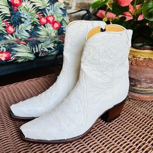 SOLD!!!      BACK AT THE RANCH OSTRICH ANKLE ZIPPER - WHITE